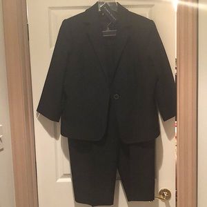 Karen Scott vintage black suit with muted pattern